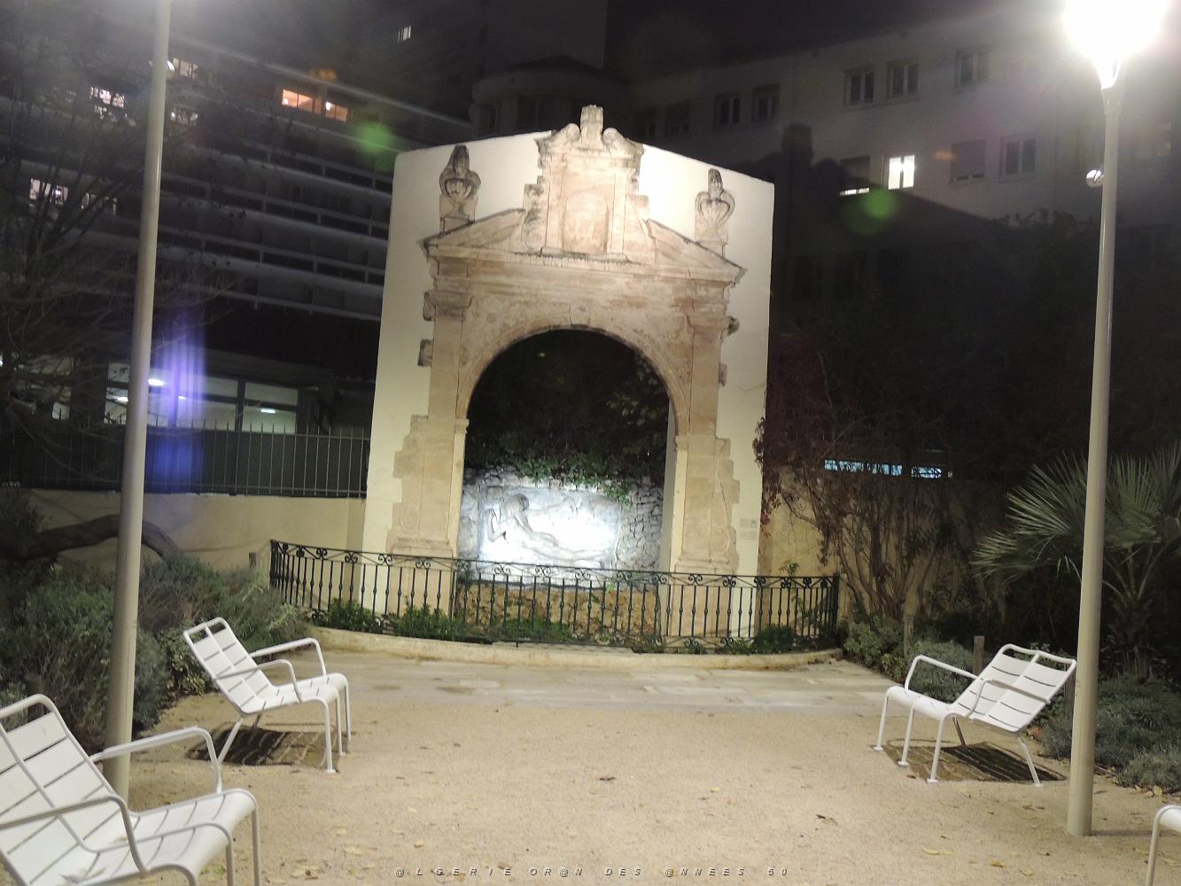 104 Toulon  Fontaine  Jardin Botanique..JPG -           